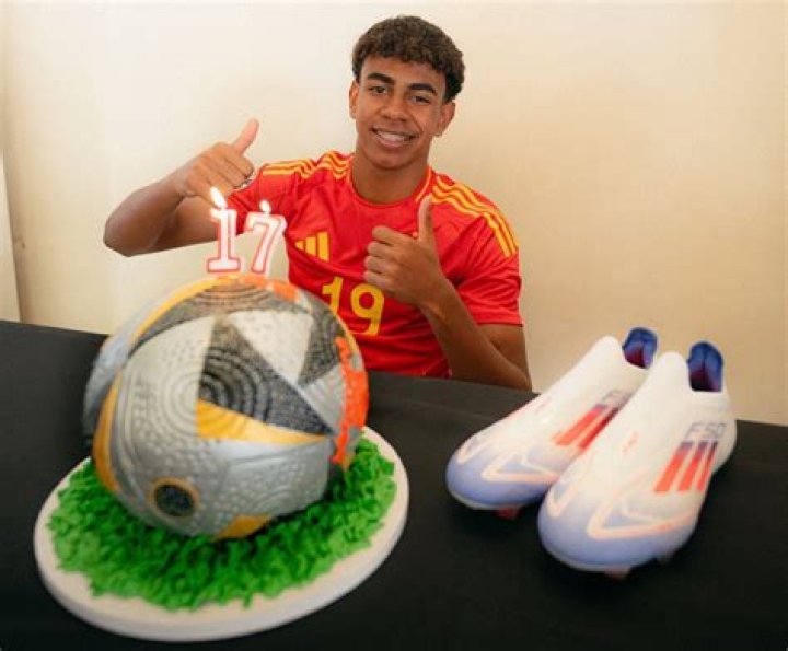 Lamine Yamal celebrates 17th birthday ahead of Euro 2024 final